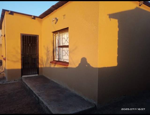 2 BEDROOM HOUSE FOR SALE IN GELUKSDAL EXT 2